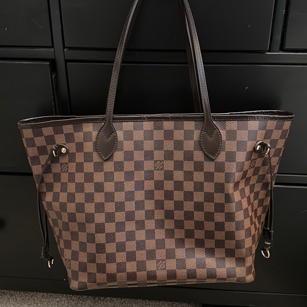 Louis Vuitton MM Neverfull